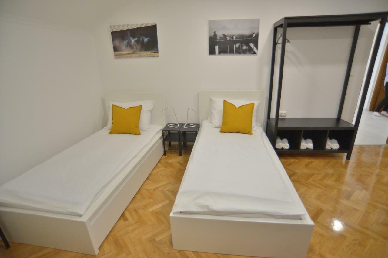Apartman Lena Ðakovo Eksteriør billede